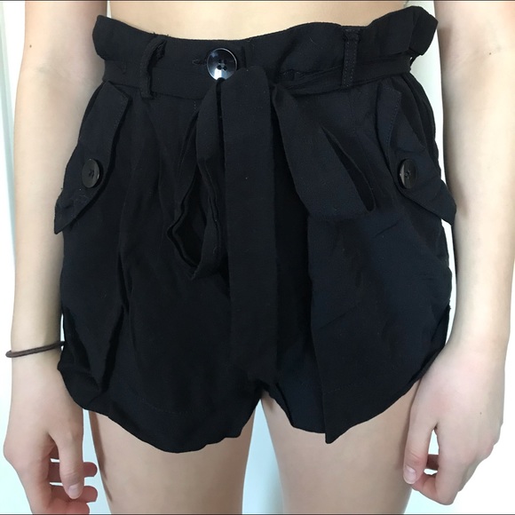 Loose fabric shorts - Picture 1 of 2